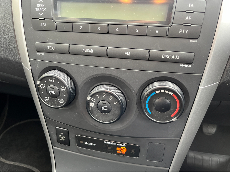 2013 Toyota Corolla - image 13