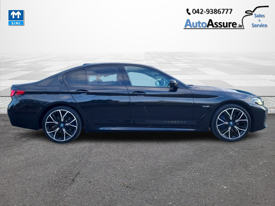 2023 BMW 5 Series - image 11