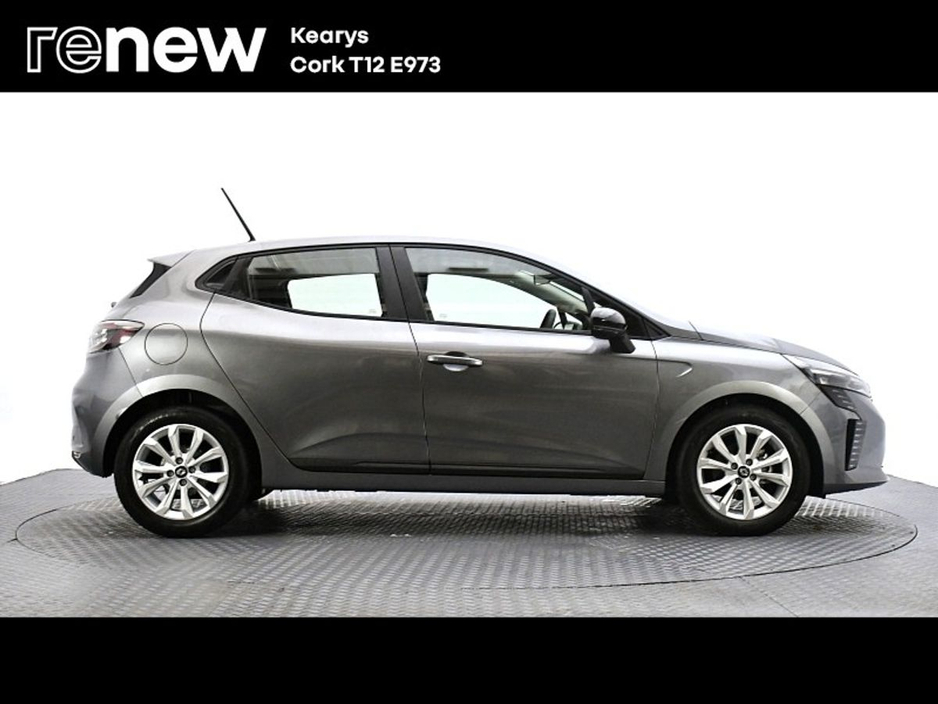 2025 Renault Clio - image 14