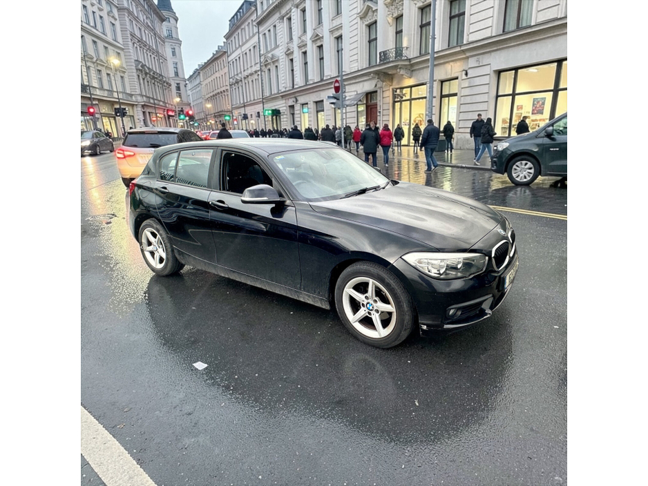 2016 BMW 1 Series - image 6