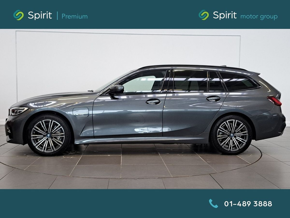 2022 BMW 3 Series - image 6