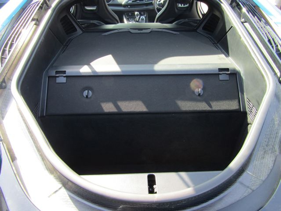 2016 BMW i8 - image 19