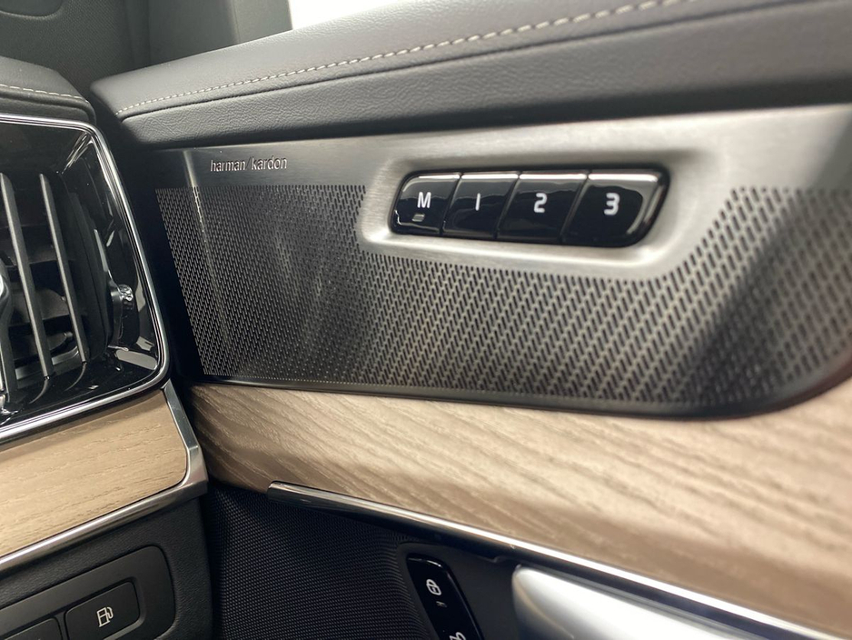 2025 Volvo XC90 - image 21