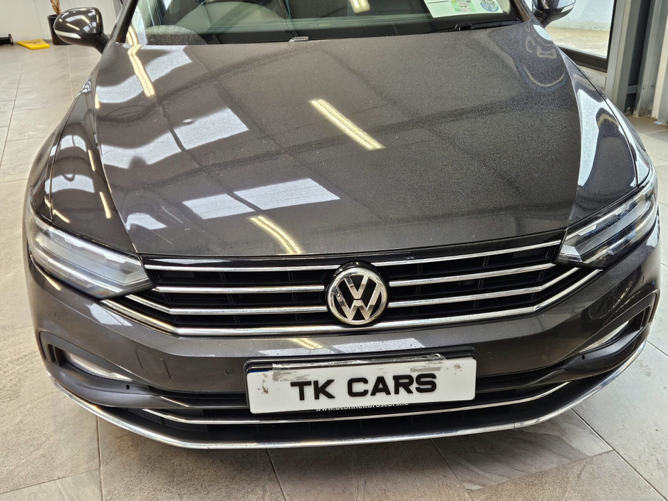 2020 Volkswagen Passat - image 4