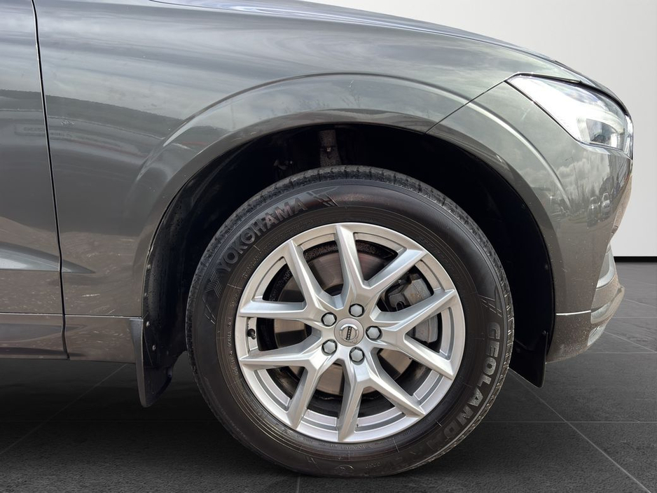 2017 Volvo XC60 - image 14