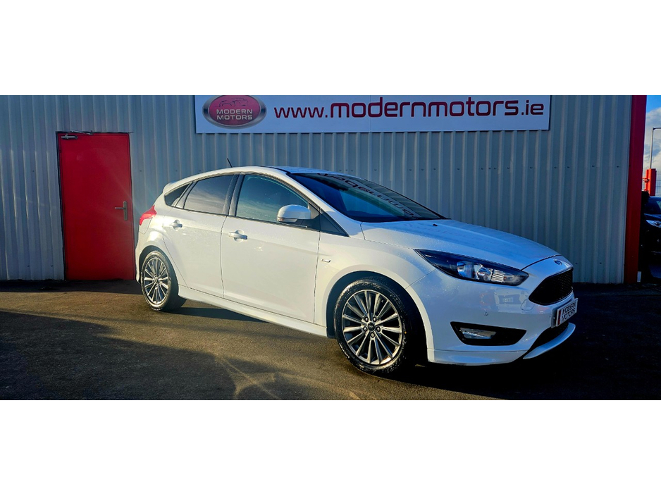 2018 Ford Focus - image 16