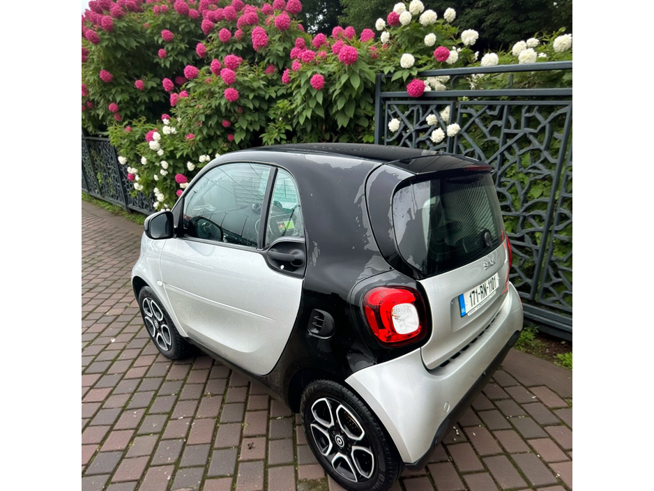 2017 Smart Fortwo - image 4
