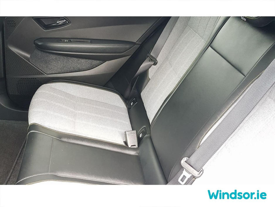 2023 Renault Megane E-Tech - image 8