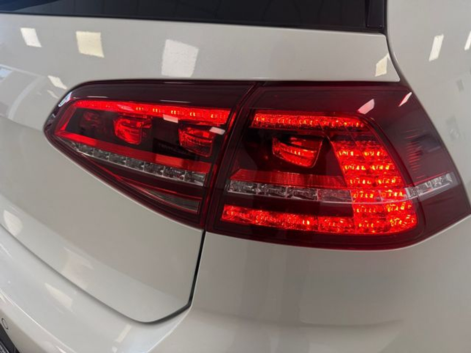 2017 Volkswagen Golf - image 19