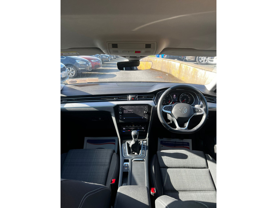 2022 Volkswagen Passat - image 6