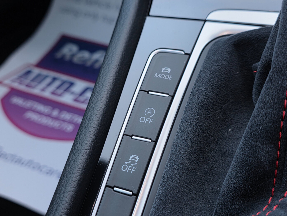 2016 Volkswagen Golf - image 26