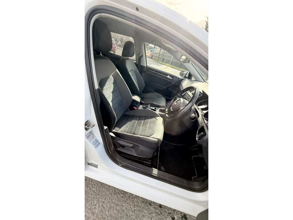 2015 Volkswagen Golf - image 11