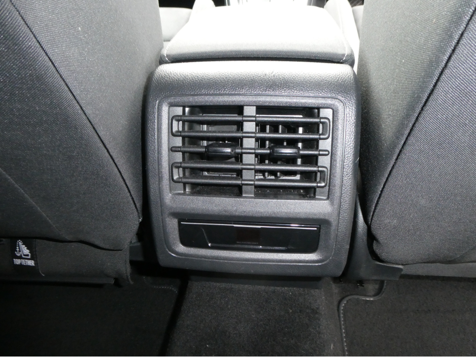 2022 Volkswagen Golf - image 22