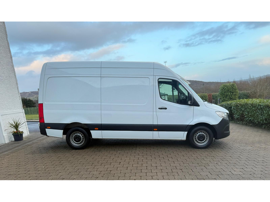 2021 Mercedes-Benz Sprinter - image 7