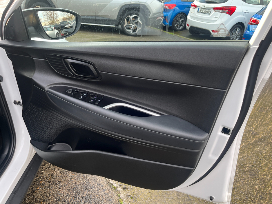 2023 Hyundai Bayon EXECUTIVE AUTOMATIC 1.0 PETROL //HEATED SEATS AND STEERING WHEEL//REVERSE CAMERA// €20,950