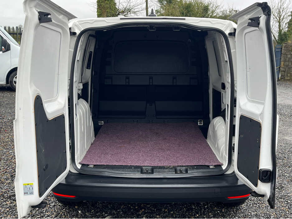 2022 Volkswagen Caddy - image 10