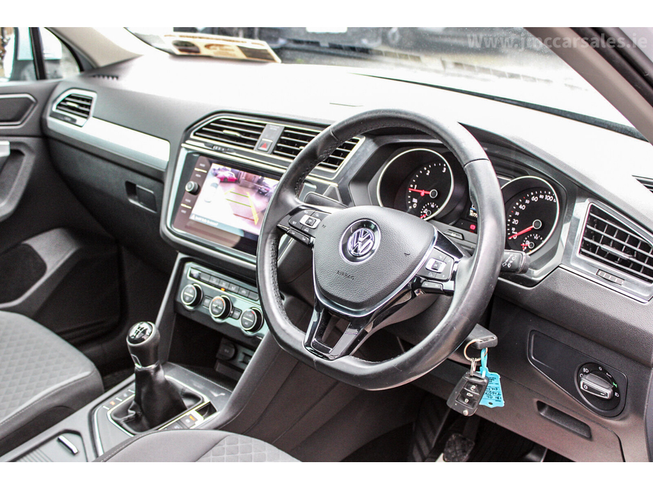 2018 Volkswagen Tiguan - image 14