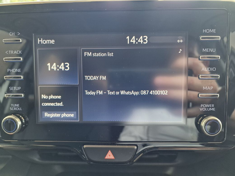 2022 Toyota Yaris - image 13