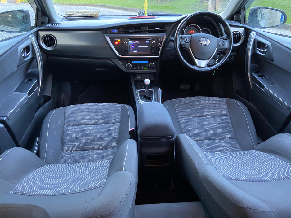 2014 Toyota Auris - image 9