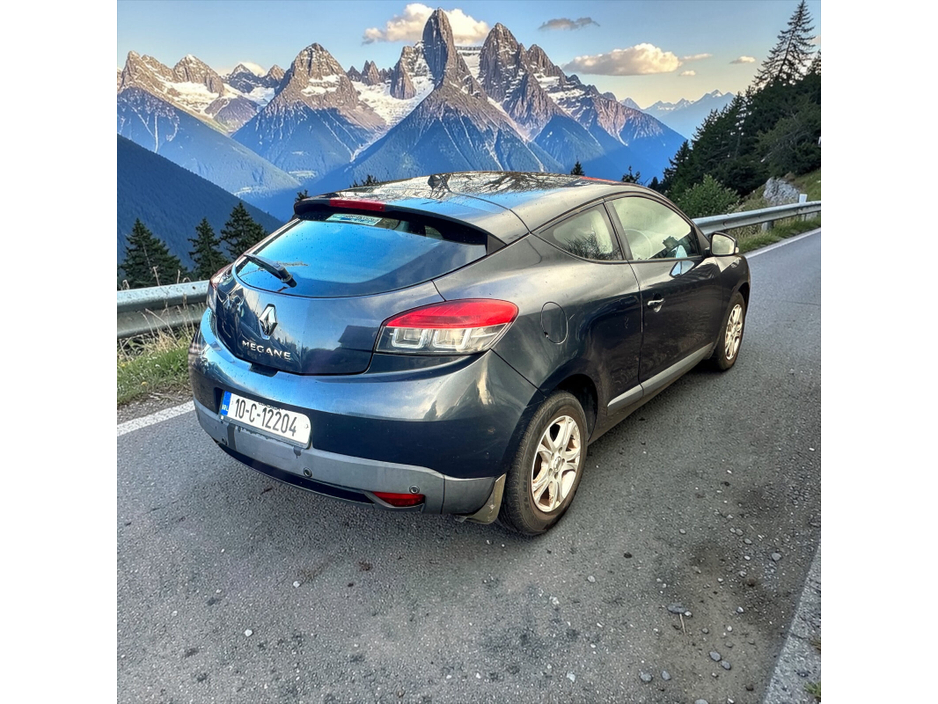 2010 Renault Megane - image 9