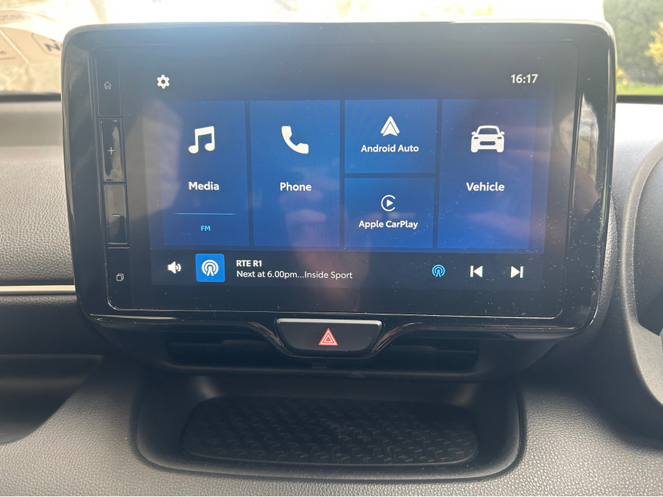 2024 Toyota Yaris - image 7