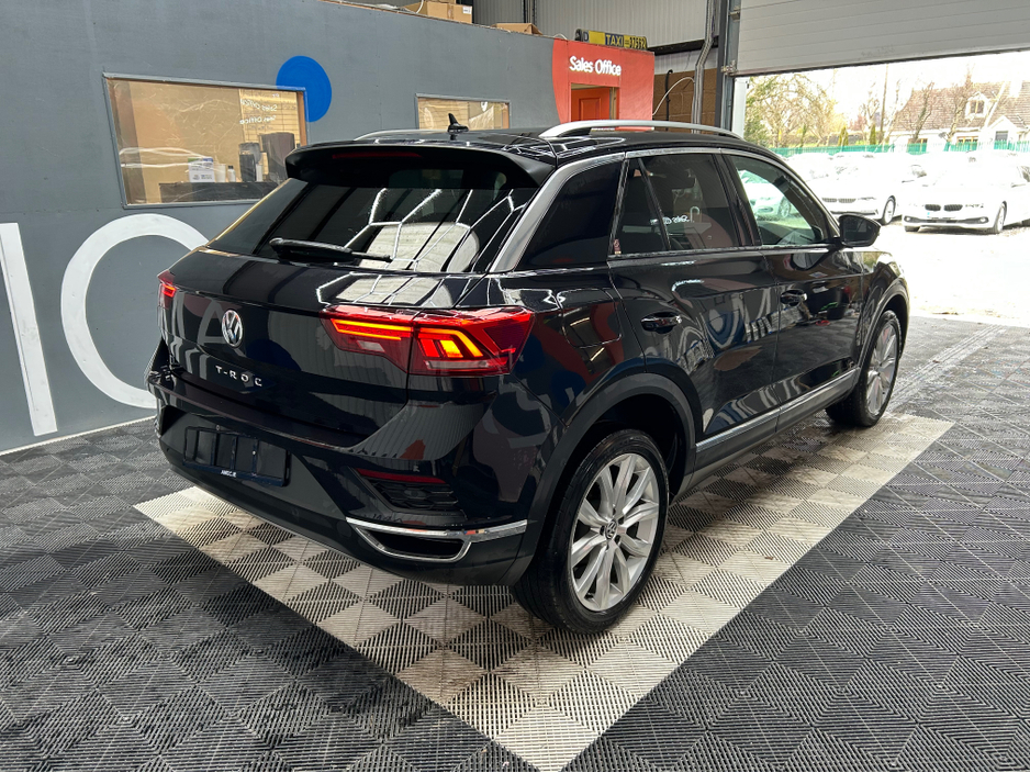2020 Volkswagen T-Roc - image 2