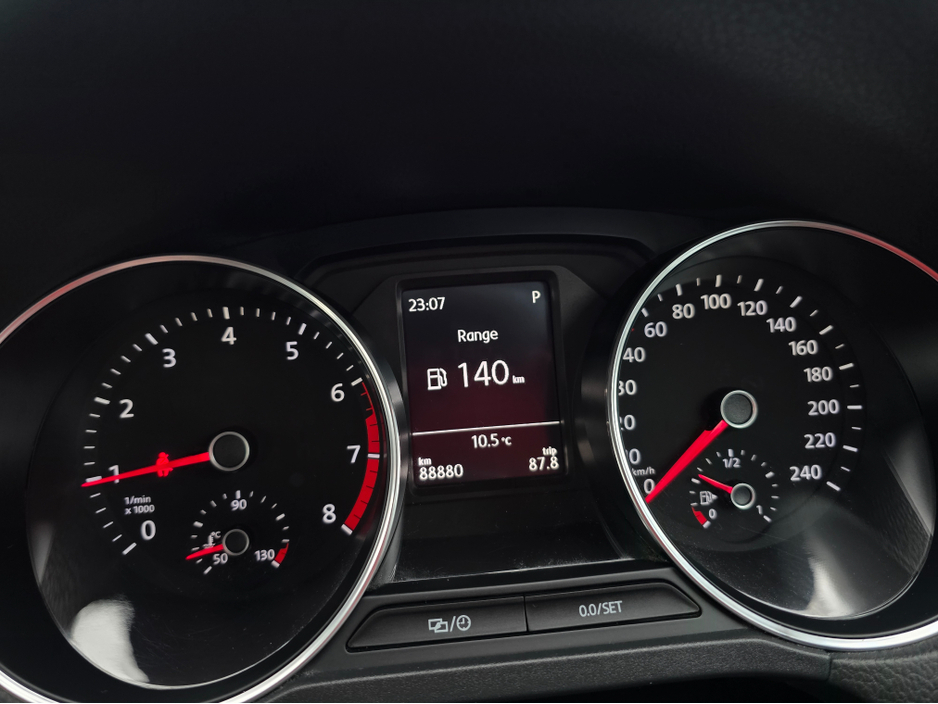 2015 Volkswagen Polo - image 15