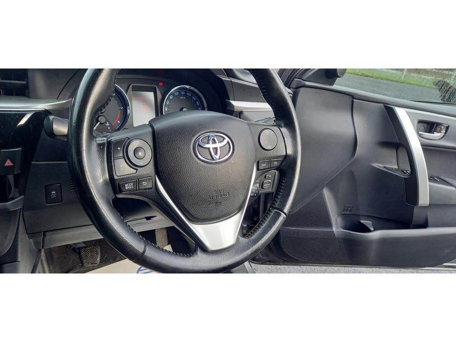 2016 Toyota Corolla - image 11