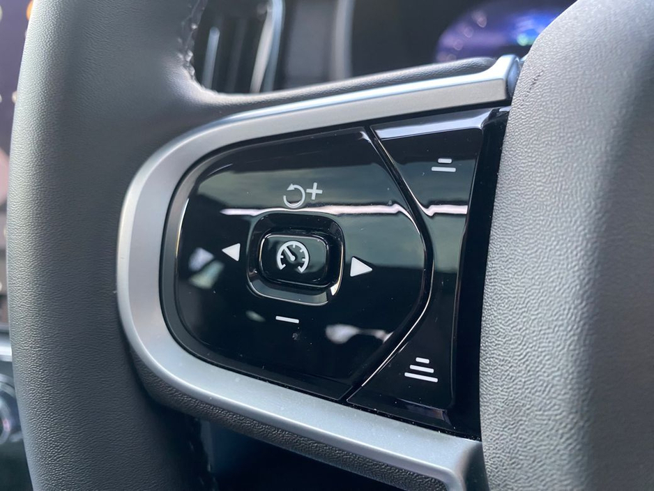 2025 Volvo XC90 - image 26