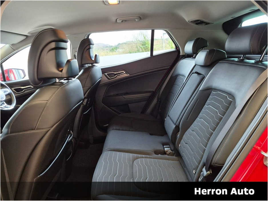 2022 Kia Sportage - image 8