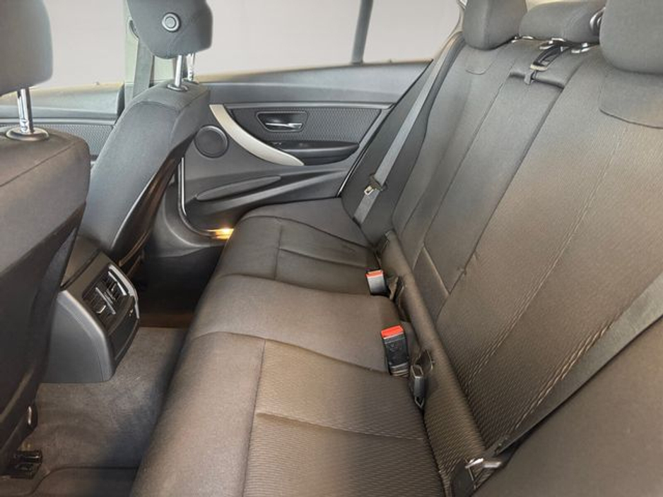 2015 BMW 3 Series - image 16