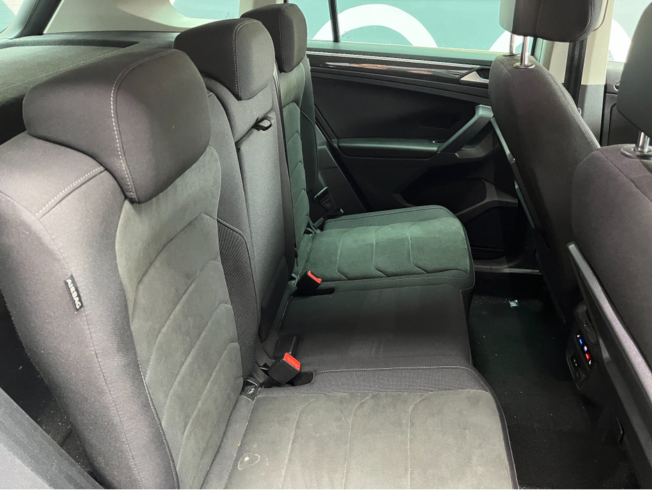 2020 Volkswagen Tiguan - image 12