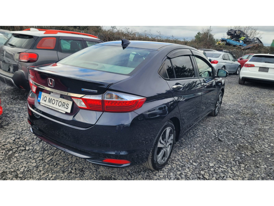 2017 Honda Grace - image 12