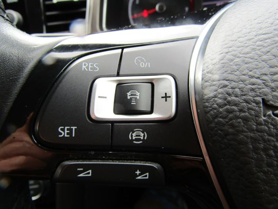 2019 Volkswagen T-Roc - image 21