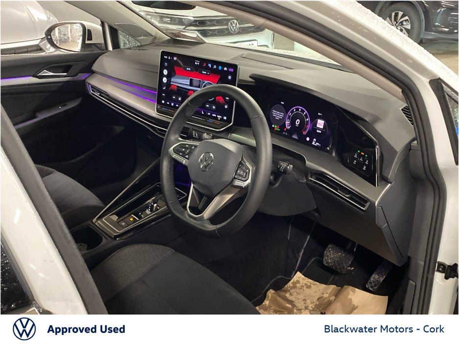 2025 Volkswagen Golf - image 4