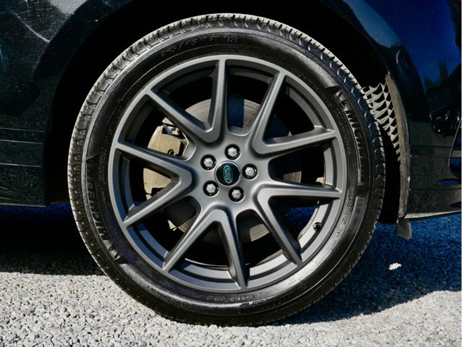 2025 Land Rover Range Rover Velar - image 12