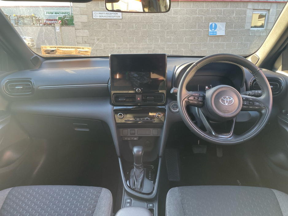 2025 Toyota Yaris Cross - image 16