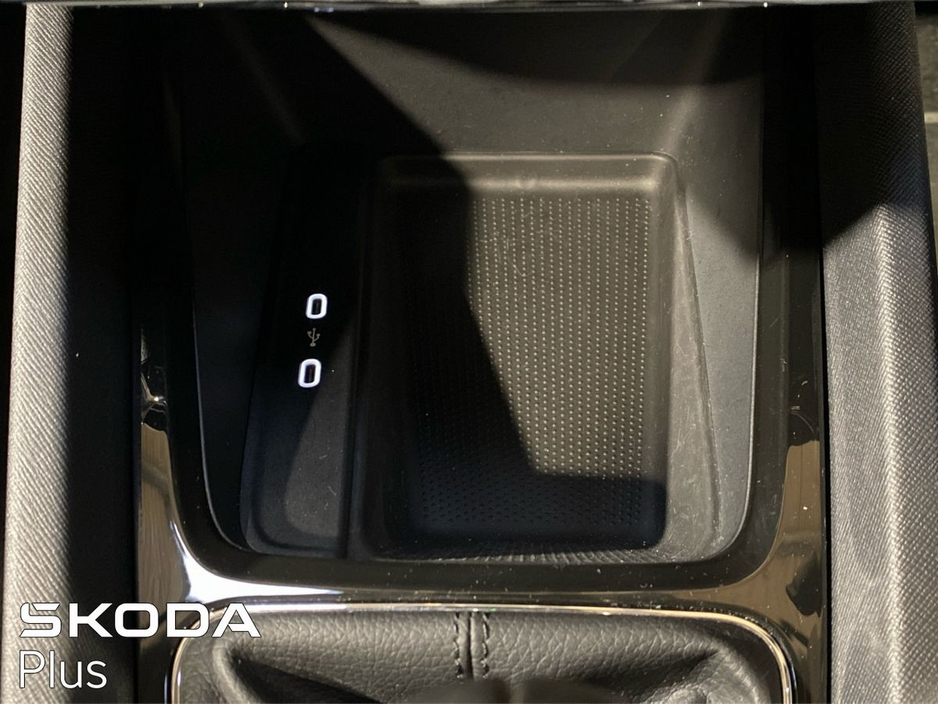 2023 Skoda Octavia - image 23