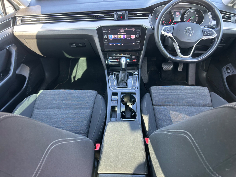 2022 Volkswagen Passat - image 8