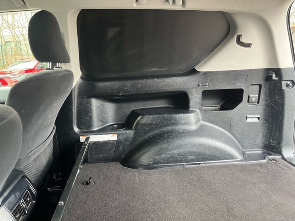 2018 Toyota Landcruiser - image 7