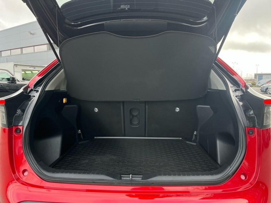 2022 Toyota Yaris Cross - image 10