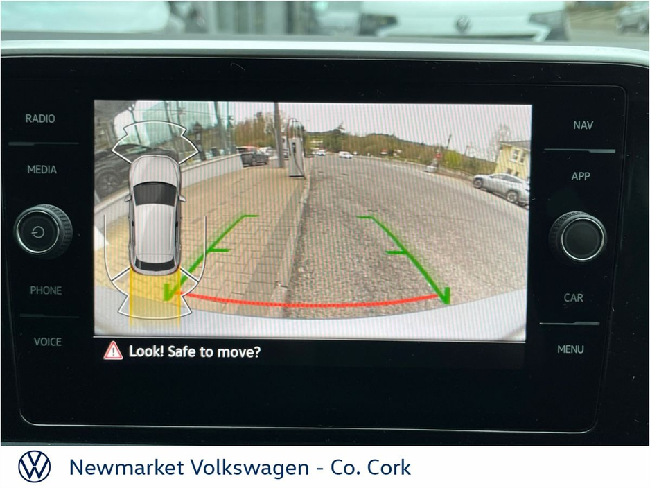 2024 Volkswagen T-Roc - image 7