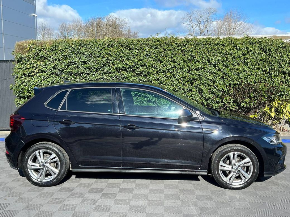 2023 Volkswagen Polo - image 2