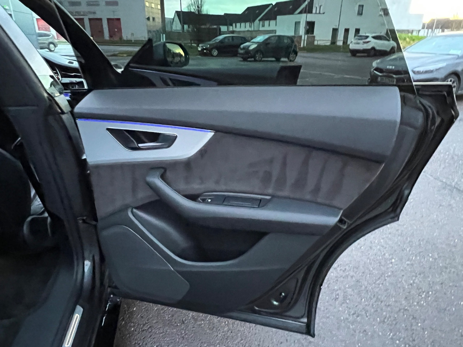 2019 Audi Q8 - image 20