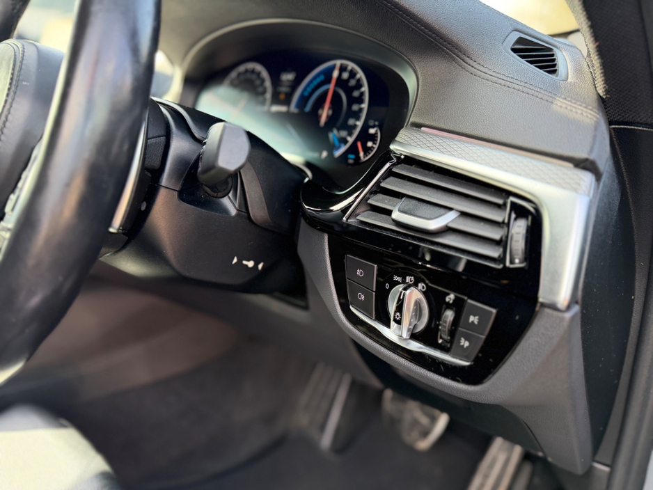 2018 BMW 5 Series - image 16