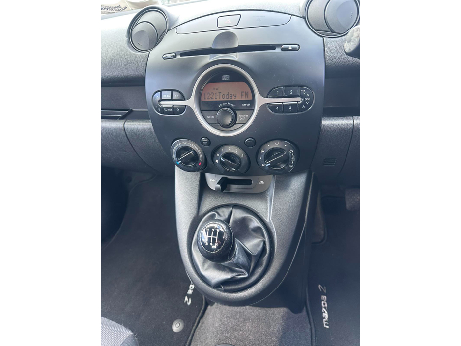 2010 Mazda Mazda2 - image 13