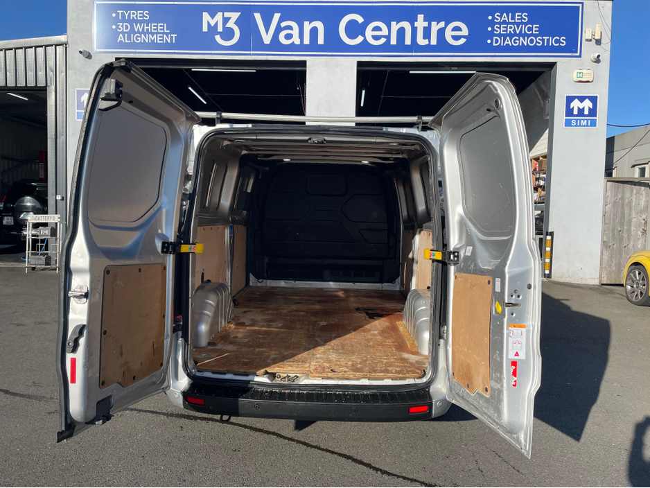 2022 Ford Transit Custom - image 15