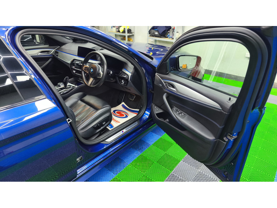 2018 BMW 5 Series - image 10