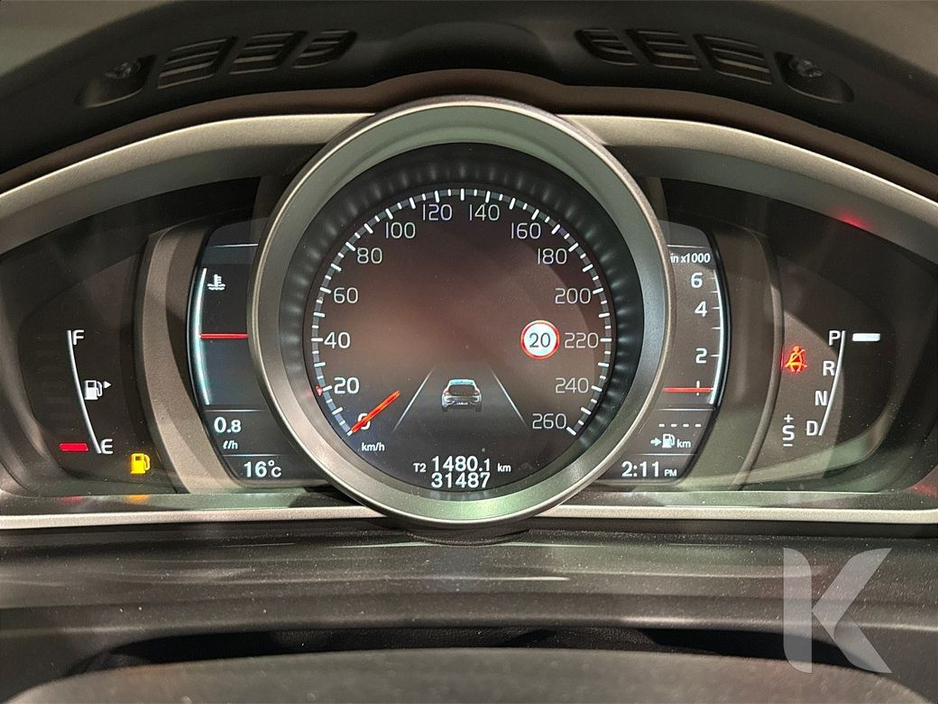 2017 Volvo V40 - image 11