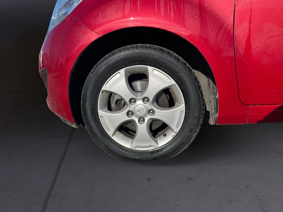 2014 Kia Venga - image 14